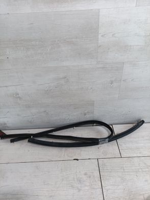 Uszczelka Drzwi Prawy Przód GMC SAVANA 2003-2021