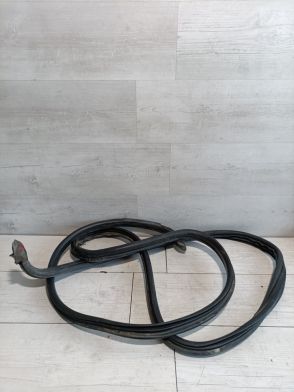 GMC SAVANA 2003-2020 Uszczelka Drzwi Bocznych Prawa Strona