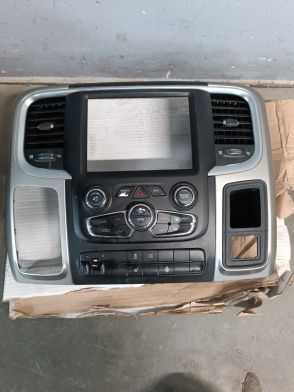 Ramka radia panel klimatyzacji kratki panel środkowy Dodge RAM 2013-2022