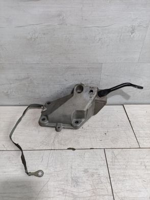 Łapa mocowanie silnika prawy Dodge Durango Jeep Grand Cherokee 5.7L 6.4L 2011-2015