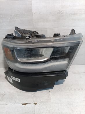 Lampa przednia prawa Dodge RAM 2019-2023