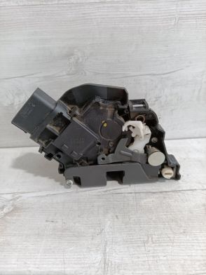 Zamek drzwi prawy tył Volvo XC60 2009-
