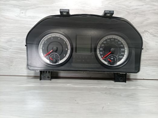 Liczni prędkościomierz Dodge RAM 2015