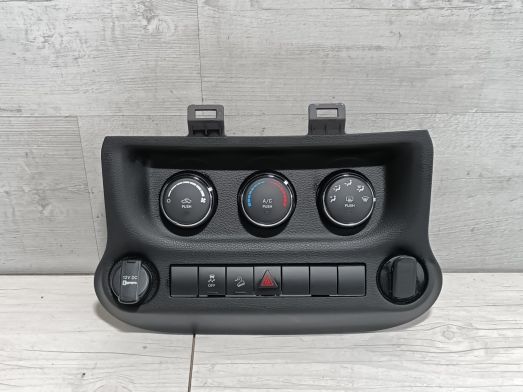 Panel sterownik temperatury nawiewu klimatyzacji Jeep Wrangler JK 2014-2018