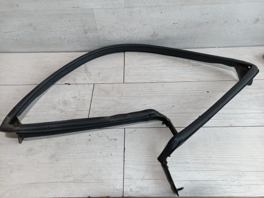 Uszczelka tylna dolna Jeep Wrangler JK 2011-2018