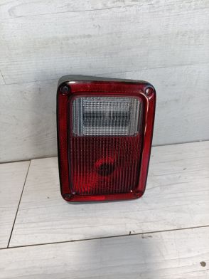 Lampa tylna prawa tył prawy kierunkowskaz Jeep Wrangler JK 2007-2018