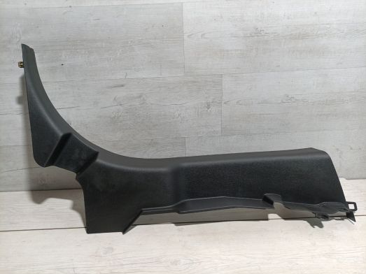 Poszycie słupka dolne tylnego prawego GMC Sierra 2014-2018