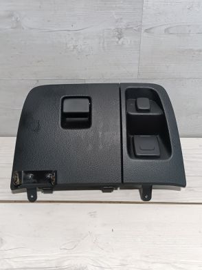 Schowek środkowy deski rozdzielczej kierowcy GMC Sierra 2014-2019