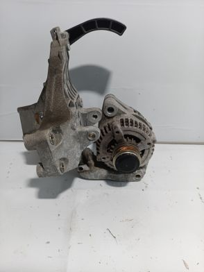 Łapa wspornik mocowanie poduszka silnika alternator Fiat 500L 1,4 2014-2018 USA