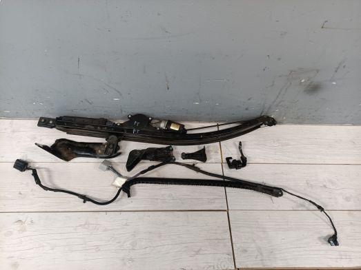 Mechanizm silnik wspomaganie otwierania drzwi Chrysler Town Country Lancia Voyager prawy 2011-