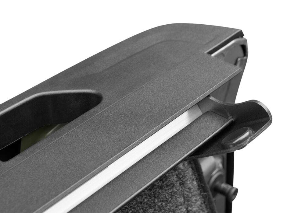 Bak Industries Revolver X4s 19-26 (New Body Style) Silv/Sierra (w/out CarbonPro Bed) 5'9" – BAK80130 - obrazek 2