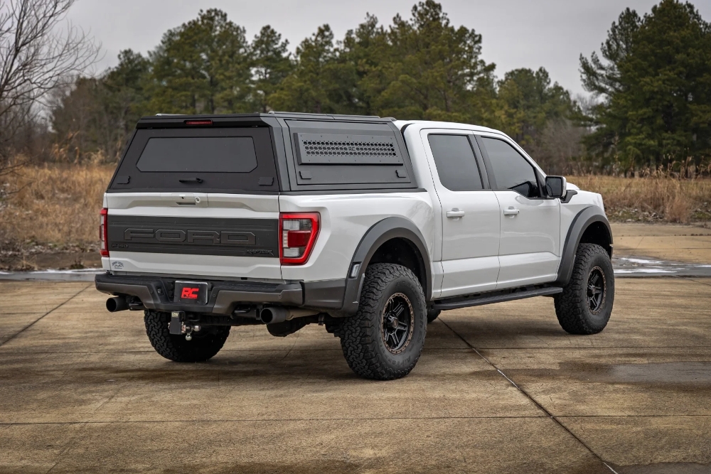Rough Country Rough Country - Truck Bed Cap - Modular - 5'7 in. Bed - Ford F-150 2WD/4WD (2021-2025) – RCR73400 - obrazek 6
