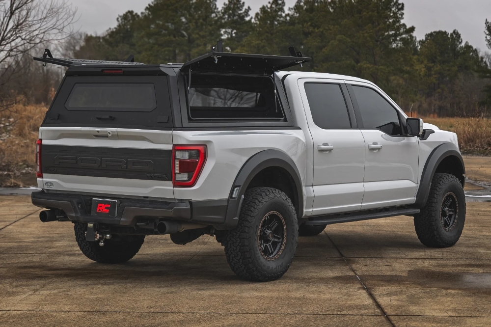 Rough Country Rough Country - Truck Bed Cap - Modular - 5'7 in. Bed - Ford F-150 2WD/4WD (2021-2025) – RCR73400 - obrazek 2